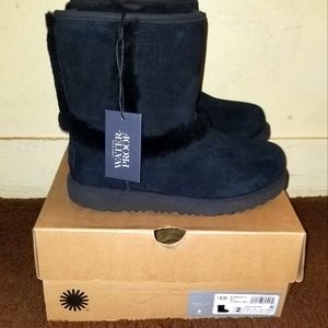 UGG kids-  K Hadley II - Black - Size 2
